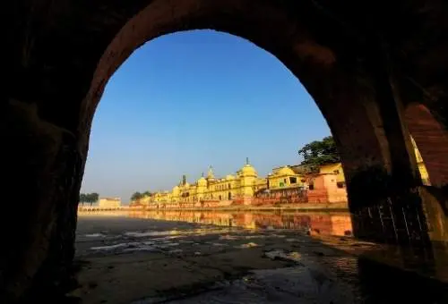 Comprehensive 24-day Delhi, Rajasthan, and Uttar Pradesh holiday tour package itinerary featuring the Agra Taj Mahal sunrise, Ranthambore tiger safaris, Jaisalmer desert camps, and Varanasi Ganga Aarti by Aamantran Tours.