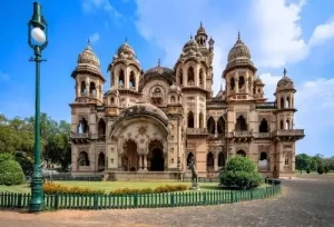 Comprehensive 28-day Grand India Heritage holiday tour package itinerary featuring the Agra Taj Mahal, Gir Asiatic lions safari, Jaisalmer desert camps, and Mumbai Gateway of India by Aamantran Tours.